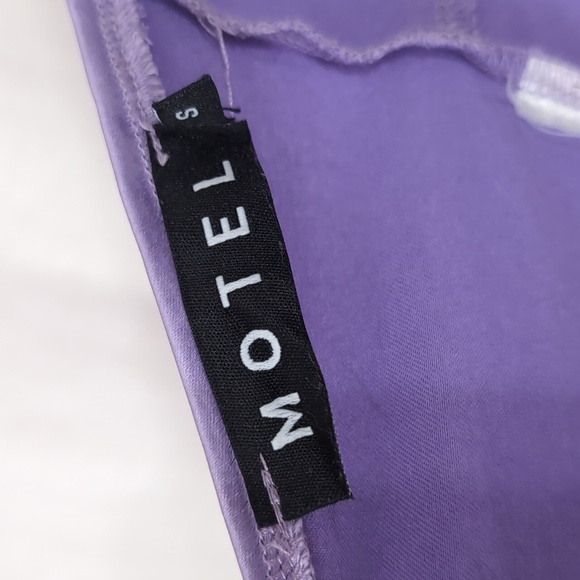 Motel Lavender Purple Satin Tie-Back Crop Tank Size Small - Picture 3 of 4